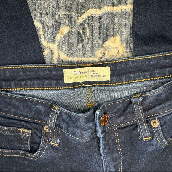 Gap Mid Rise Curvy True Skinny Jeans in Dark Rinsed Denim - Picture 4 of 7